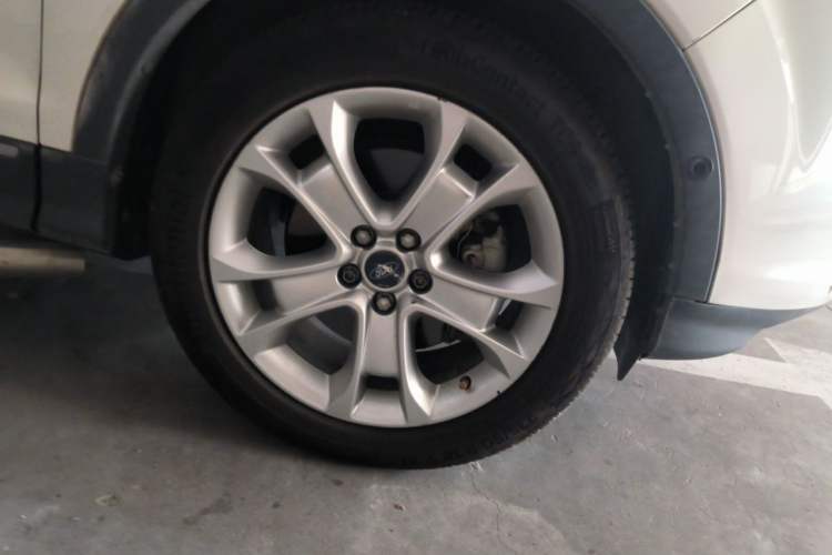 Used Ford Kuga 2013 2.0L GTDi Four-Wheel-Drive Sport Model Right Front Wheel Hub