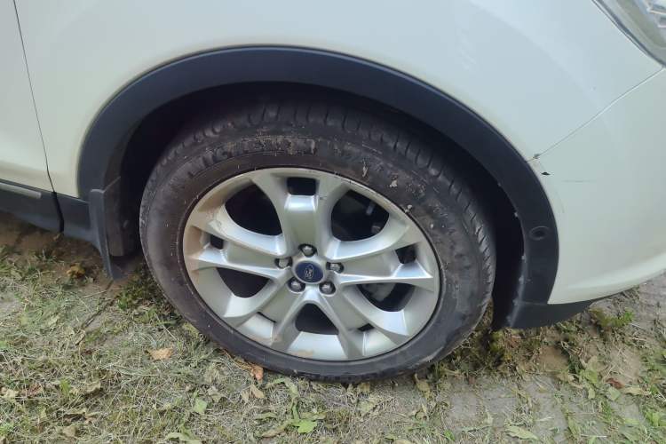 Used Ford Kuga 2013 2.0L GTDi Four-Wheel-Drive Sport Model Right Front Wheel Hub