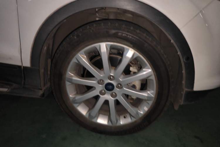 Used Ford Kuga 2013 2.0L GTDi Four-Wheel Drive Premium Model Right Front Wheel Hub