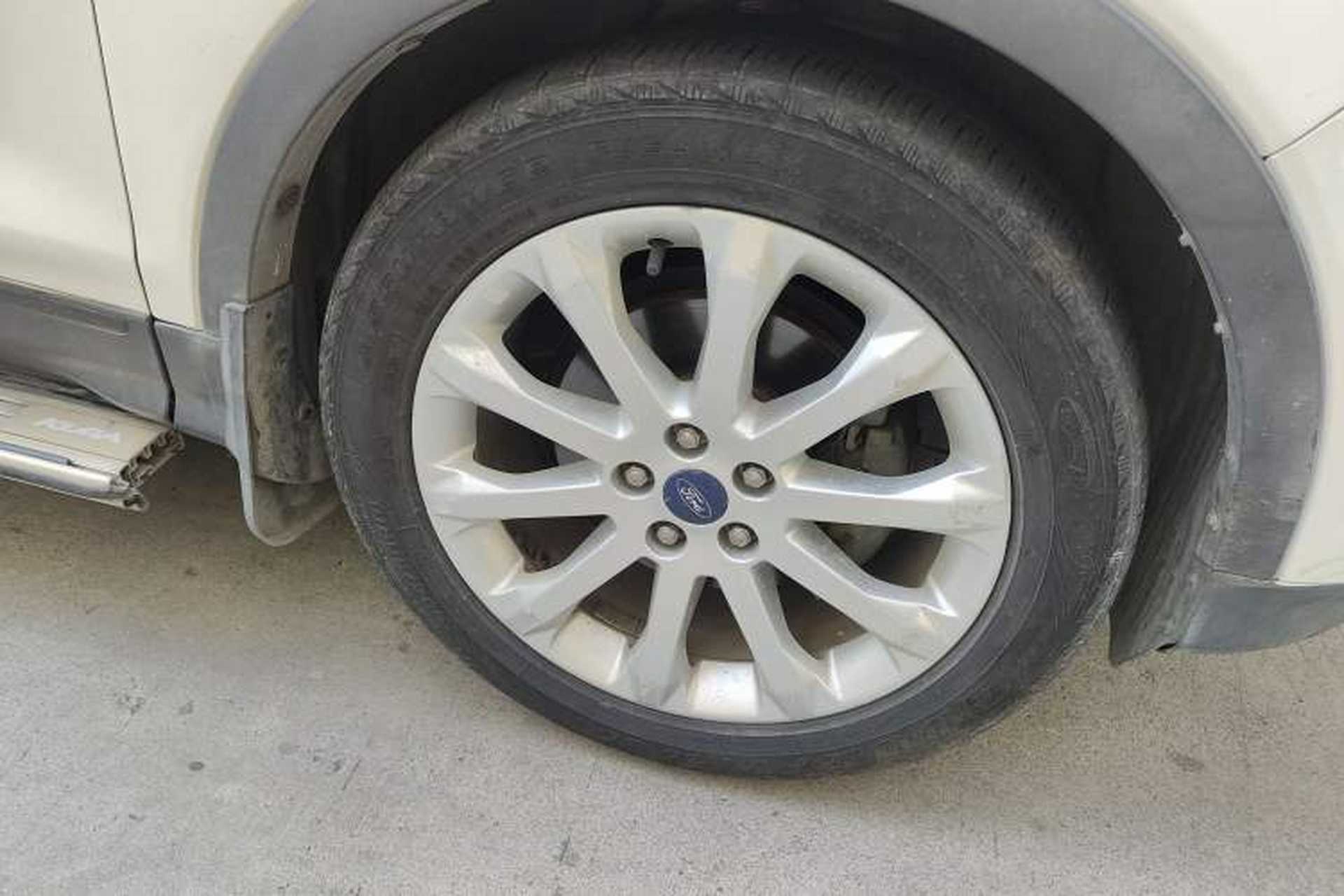 Used Ford Kuga 2013 1.6L GTDi Two-Wheel-Drive Trend Model Right Front Wheel Hub