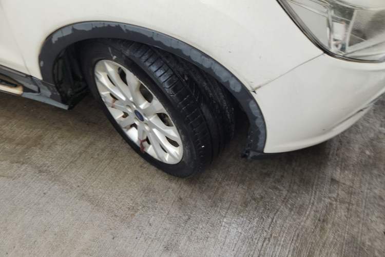 Used Ford Kuga 2013 2.0L GTDi Four-Wheel-Drive Elite Model Right Front Wheel Hub