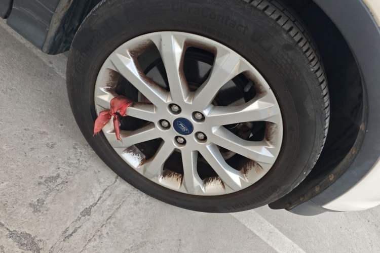 Used Ford Kuga 2013 2.0L GTDi Four-Wheel-Drive Elite Model Right Front Wheel Hub