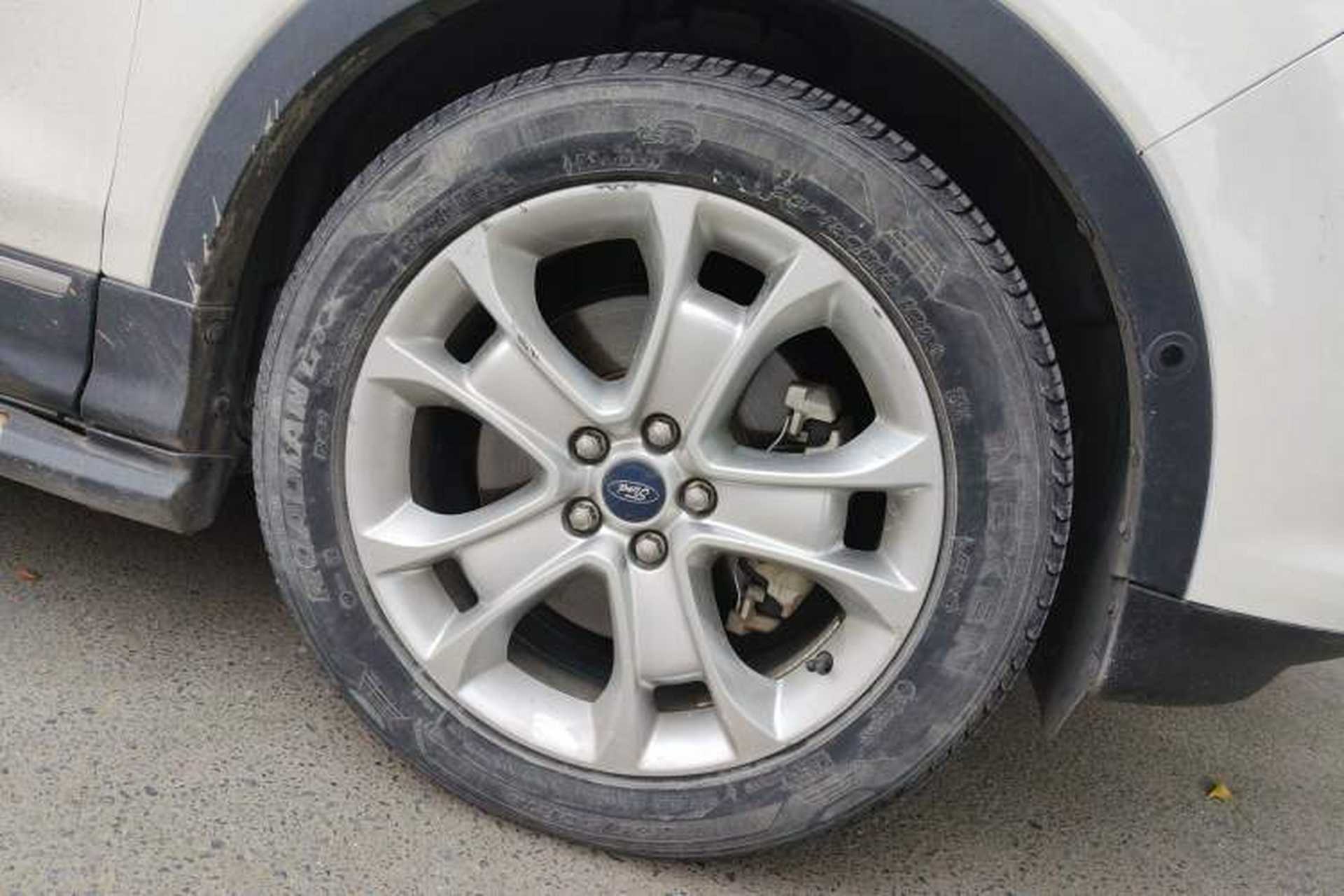 Used Ford Kuga 2013 2.0L GTDi Four-Wheel-Drive Sport Model Right Front Wheel Hub