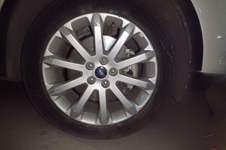 Used Ford Kuga 2013 1.6L GTDi 4x4 Elite Model Right Front Wheel Hub