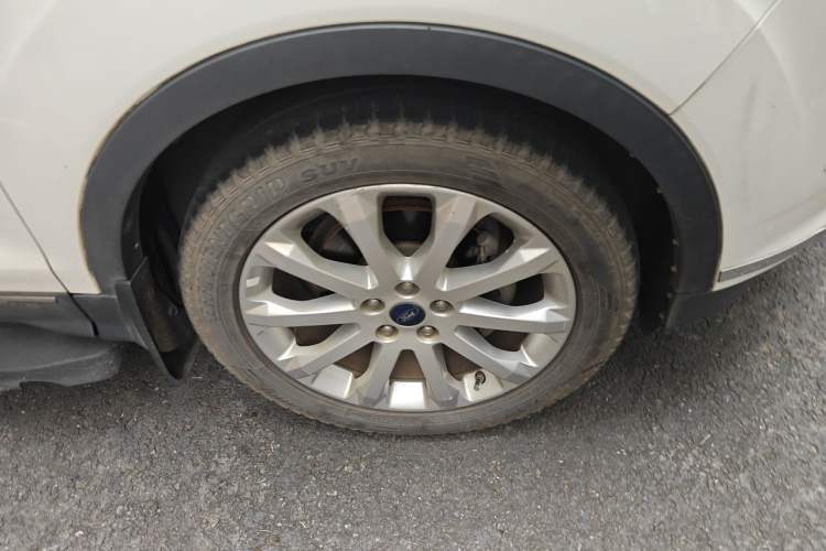 Used Ford Kuga 2013 1.6L GTDi Two-Wheel-Drive Trend Model Right Front Wheel Hub