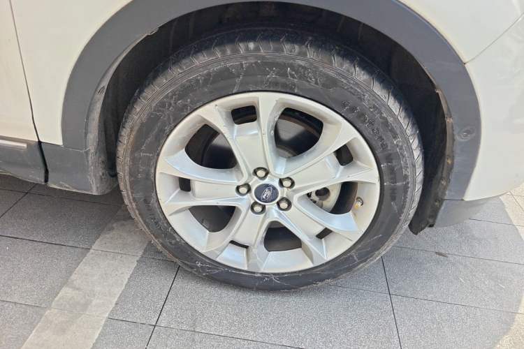 Used Ford Kuga 2013 2.0L GTDi Four-Wheel-Drive Sport Model Right Front Wheel Hub
