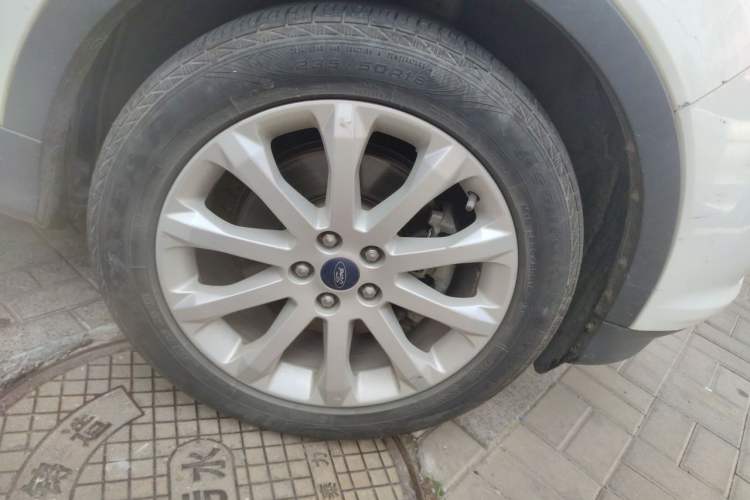 Used Ford Kuga 2013 1.6L GTDi 4x4 Elite Model Right Front Wheel Hub