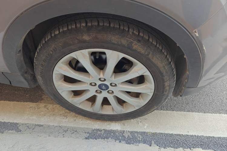 Used Ford Kuga 2013 1.6L GTDi 4x4 Elite Model Right Front Wheel Hub