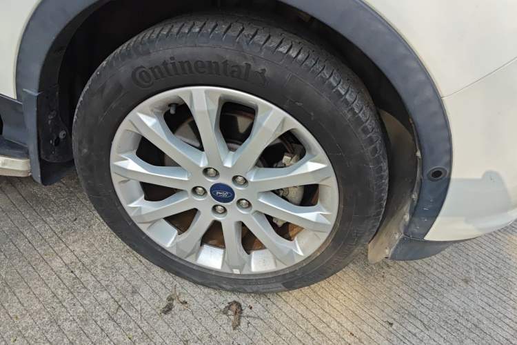 Used Ford Kuga 2013 2.0L GTDi Four-Wheel Drive Premium Model Right Front Wheel Hub