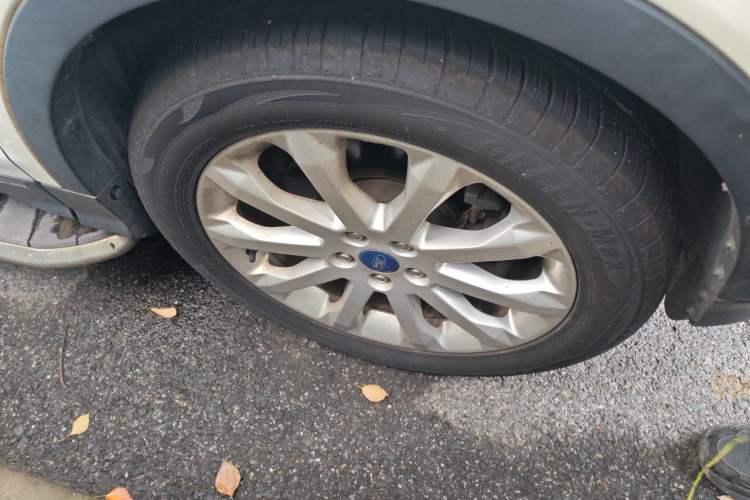 Used Ford Kuga 2013 2.0L GTDi Four-Wheel Drive Premium Model Right Front Wheel Hub