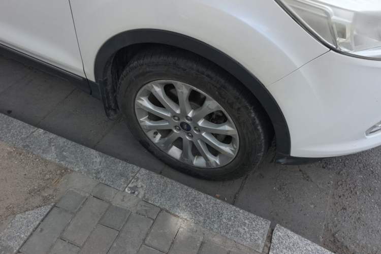 Used Ford Kuga 2013 1.6L GTDi 4x4 Elite Model Right Front Wheel Hub