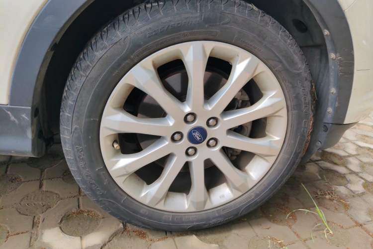 Used Ford Kuga 2013 2.0L GTDi Four-Wheel-Drive Elite Model Right Front Wheel Hub