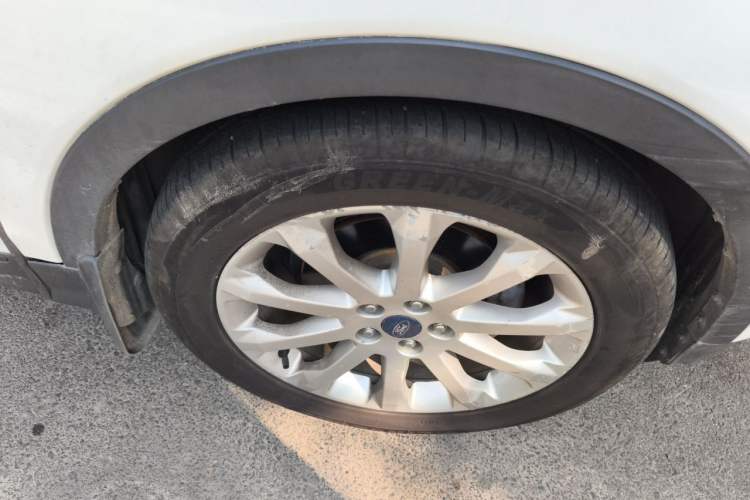 Used Ford Kuga 2013 1.6L GTDi Two-Wheel-Drive Comfort Model Right Front Wheel Hub