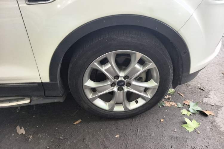 Used Ford Kuga 2013 2.0L GTDi Four-Wheel-Drive Sport Model Right Front Wheel Hub