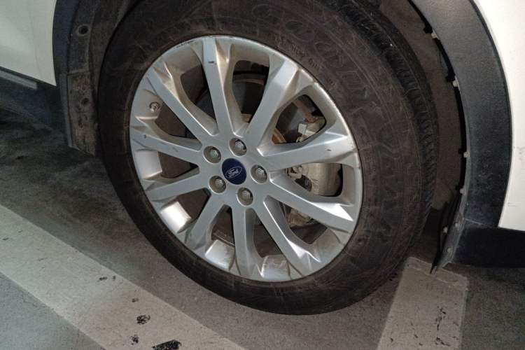 Used Ford Kuga 2013 1.6L GTDi 4x4 Elite Model Right Front Wheel Hub