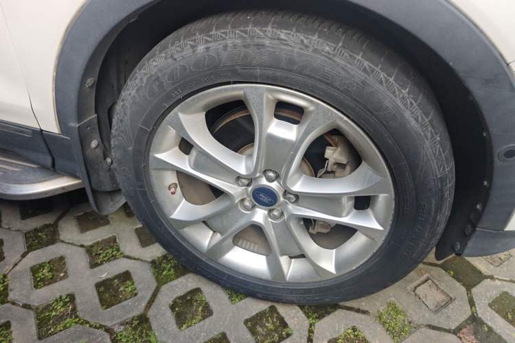 Used Ford Kuga 2013 2.0L GTDi Four-Wheel-Drive Elite Model Right Front Wheel Hub
