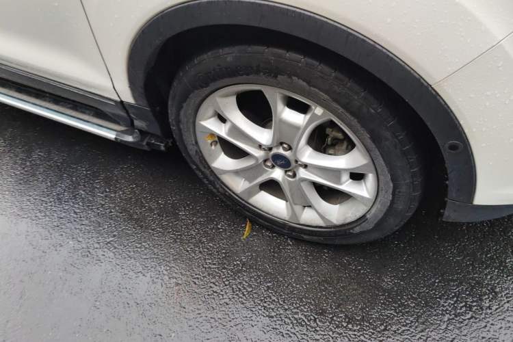 Used Ford Kuga 2013 2.0L GTDi Four-Wheel-Drive Sport Model Right Front Wheel Hub