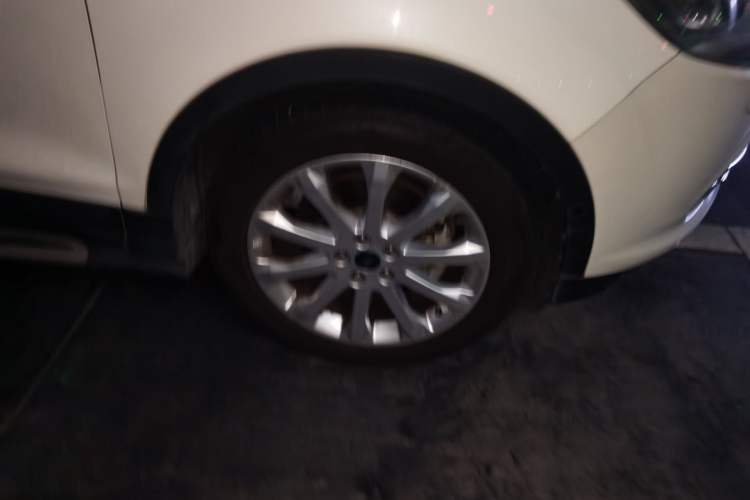 Used Ford Kuga 2013 2.0L GTDi Four-Wheel Drive Premium Model Right Front Wheel Hub
