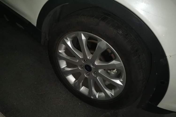 Used Ford Kuga 2013 2.0L GTDi Four-Wheel Drive Premium Model Right Front Wheel Hub