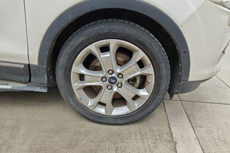 Used Ford Kuga 2013 2.0L GTDi Four-Wheel-Drive Sport Model Right Front Wheel Hub