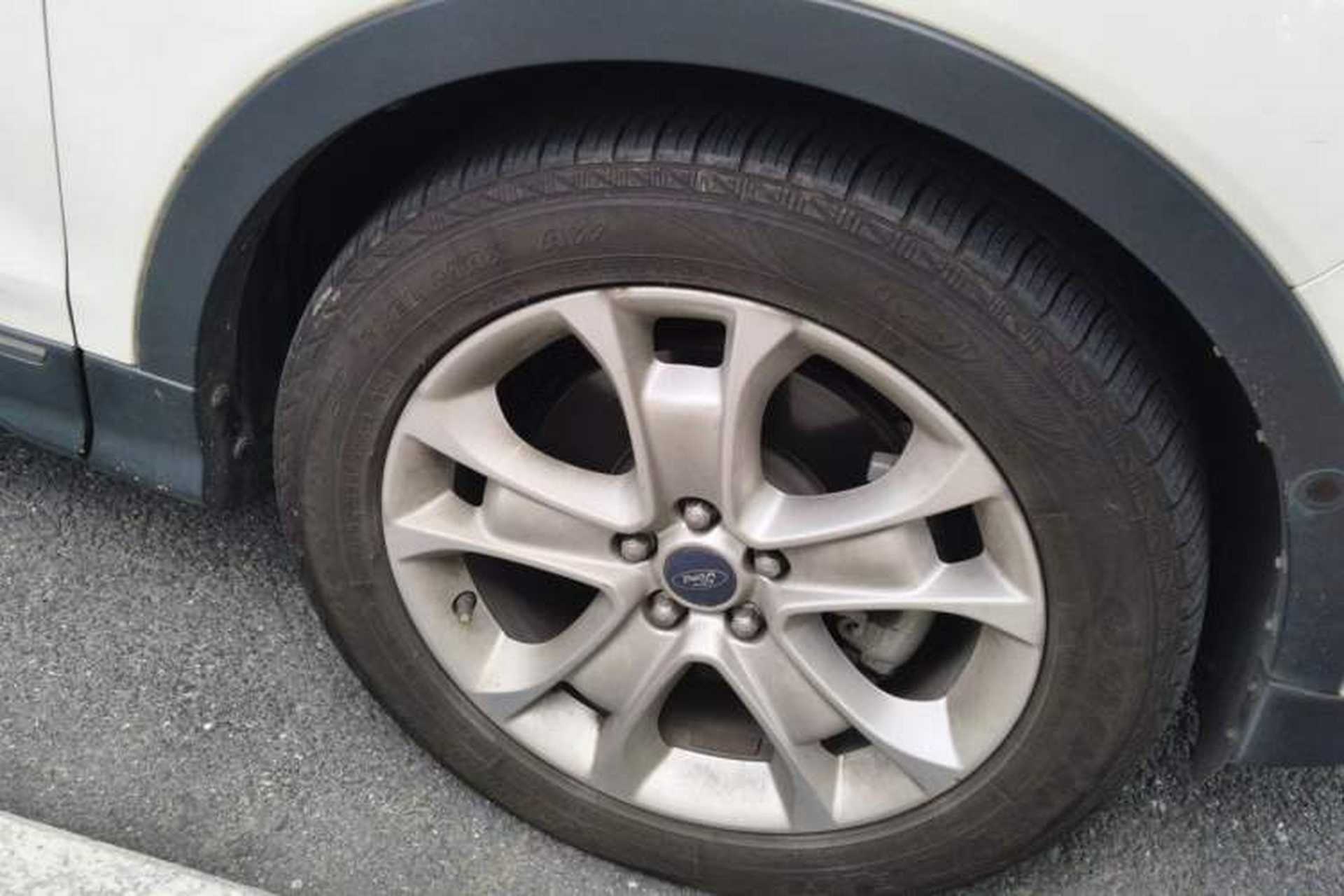 Used Ford Kuga 2013 2.0L GTDi Four-Wheel-Drive Sport Model Right Front Wheel Hub