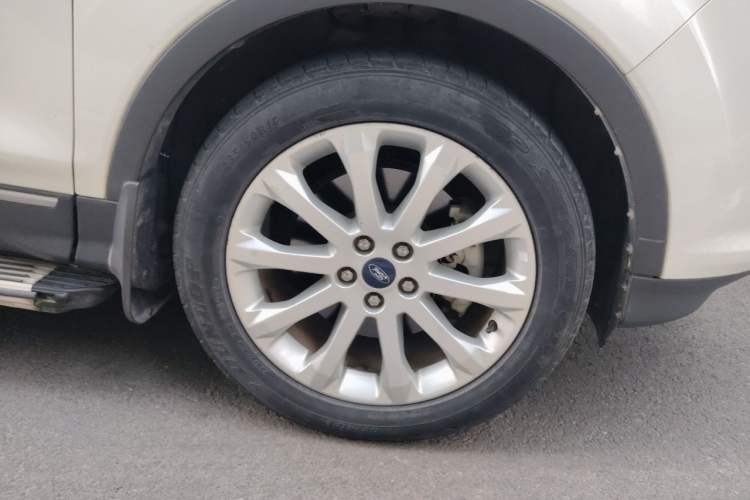 Used Ford Kuga 2013 1.6L GTDi 4x4 Elite Model Right Front Wheel Hub