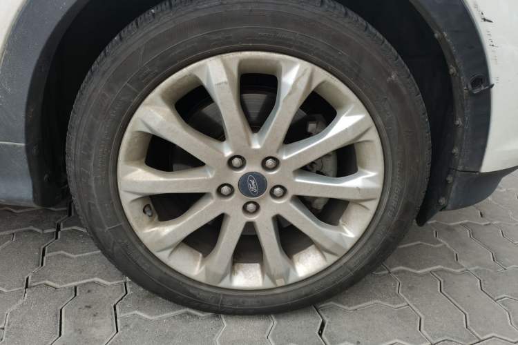 Used Ford Kuga 2013 2.0L GTDi Four-Wheel Drive Premium Model Right Front Wheel Hub