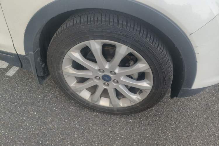 Used Ford Kuga 2013 1.6L GTDi Two-Wheel-Drive Trend Model Right Front Wheel Hub