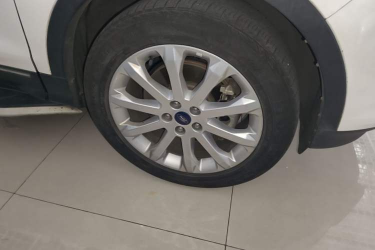 Used Ford Kuga 2013 1.6L GTDi 4x4 Elite Model Right Front Wheel Hub