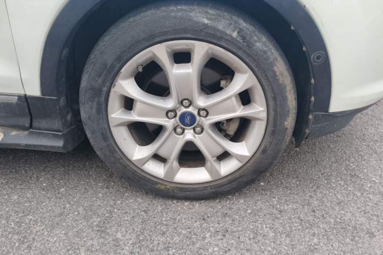 Used Ford Kuga 2013 2.0L GTDi Four-Wheel Drive Premium Model Right Front Wheel Hub