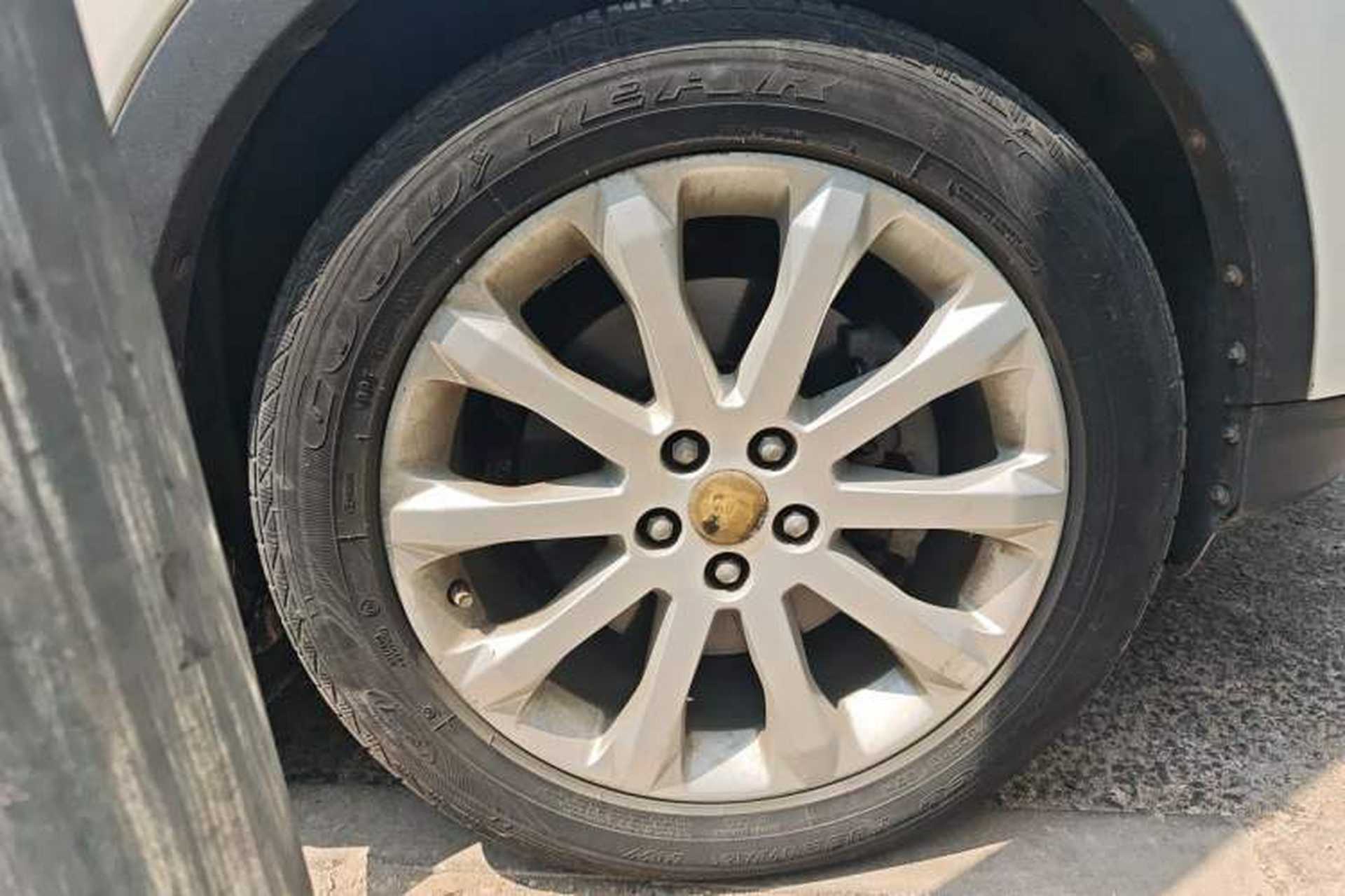 Used Ford Kuga 2013 2.0L GTDi Four-Wheel-Drive Elite Model Right Front Wheel Hub