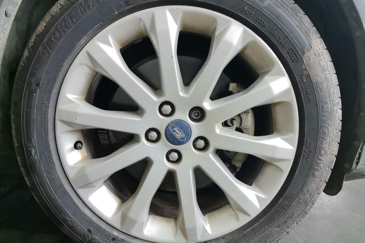 Used Ford Kuga 2013 2.0L GTDi Four-Wheel Drive Premium Model Right Front Wheel Hub