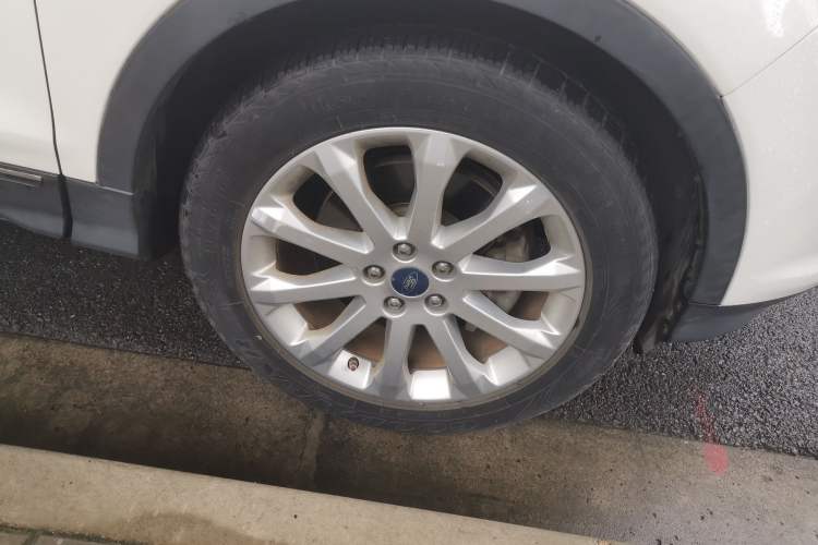 Used Ford Kuga 2013 1.6L GTDi 4x4 Elite Model Right Front Wheel Hub