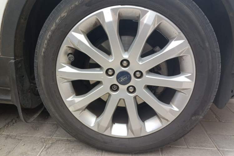 Used Ford Kuga 2013 1.6L GTDi Two-Wheel-Drive Comfort Model Right Front Wheel Hub