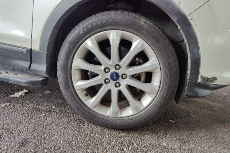 Used Ford Kuga 2013 1.6L GTDi 4x4 Elite Model Right Front Wheel Hub