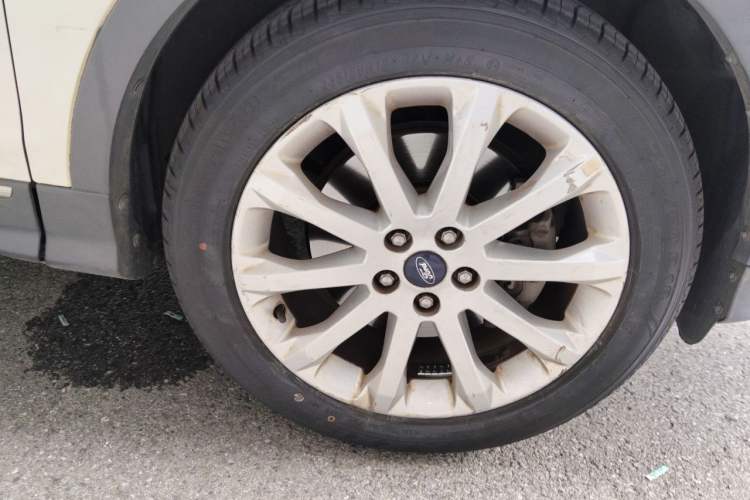 Used Ford Kuga 2013 1.6L GTDi 4x4 Elite Model Right Front Wheel Hub