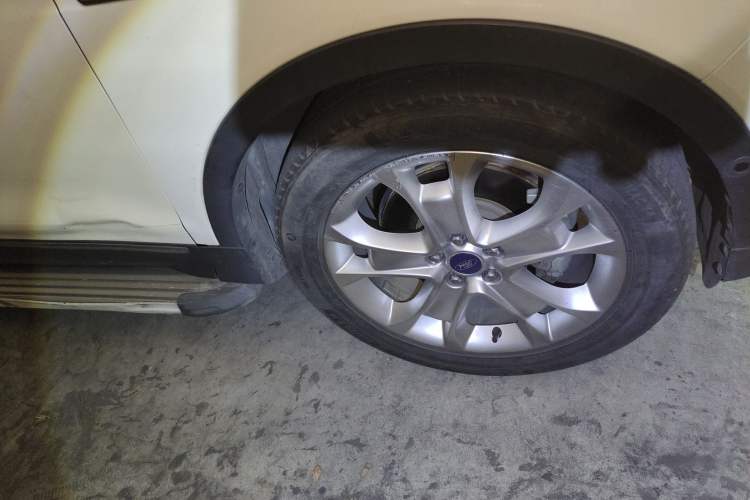 Used Ford Kuga 2013 2.0L GTDi Four-Wheel-Drive Sport Model Right Front Wheel Hub