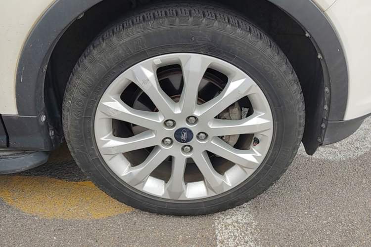 Used Ford Kuga 2013 1.6L GTDi 4x4 Elite Model Right Front Wheel Hub