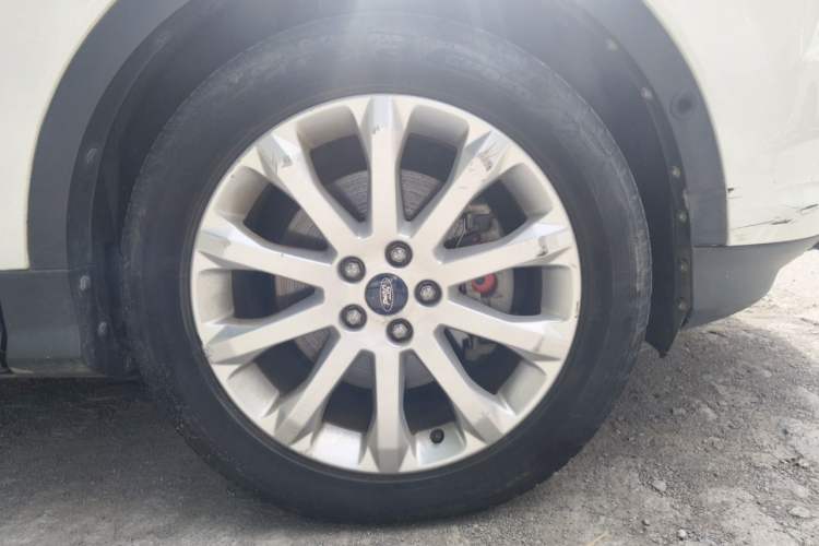 Used Ford Kuga 2013 2.0L GTDi Four-Wheel Drive Premium Model Right Front Wheel Hub