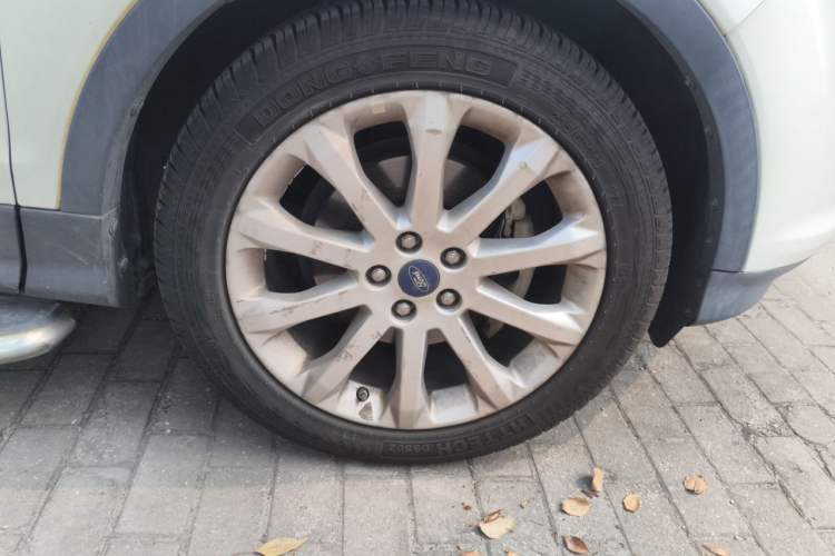 Used Ford Kuga 2013 1.6L GTDi Two-Wheel-Drive Trend Model Right Front Wheel Hub