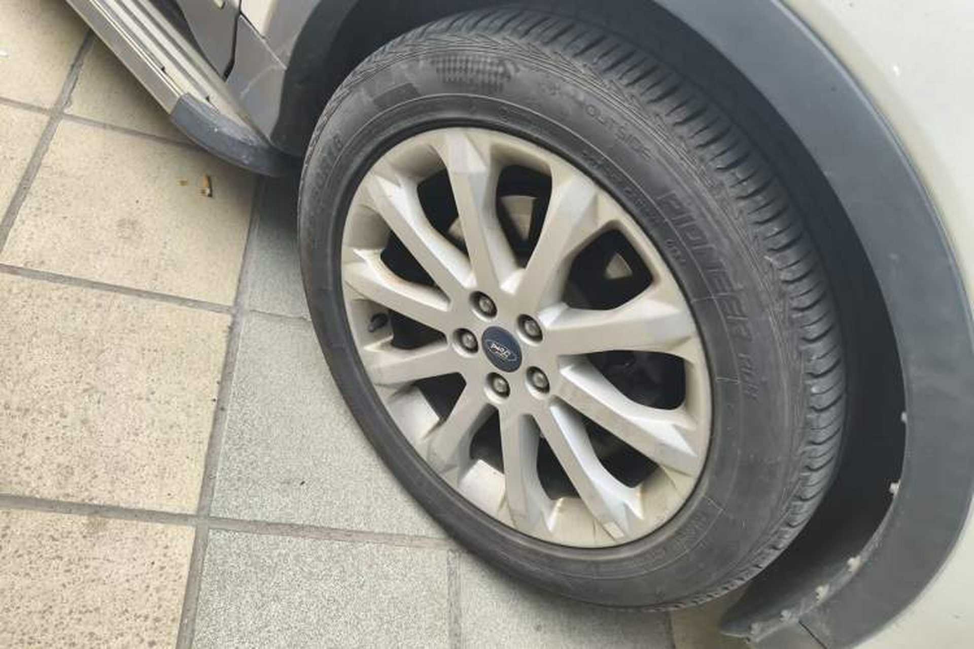 Used Ford Kuga 2013 2.0L GTDi Four-Wheel-Drive Elite Model Right Front Wheel Hub