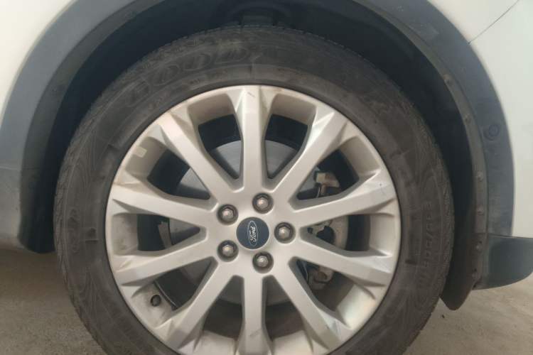 Used Ford Kuga 2013 2.0L GTDi Four-Wheel Drive Premium Model Right Front Wheel Hub