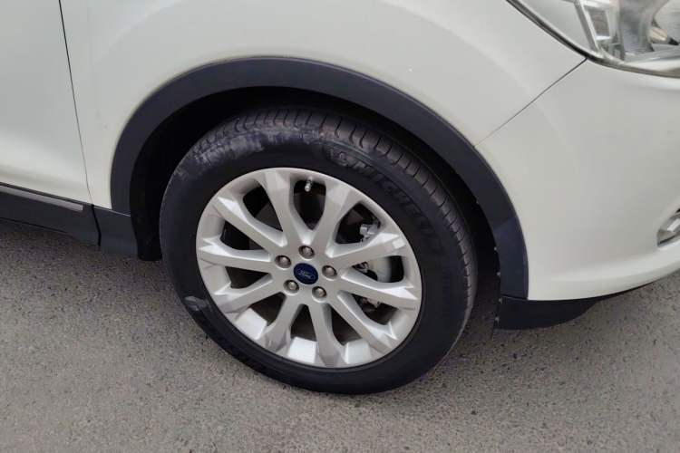 Used Ford Kuga 2013 1.6L GTDi 4x4 Elite Model Right Front Wheel Hub