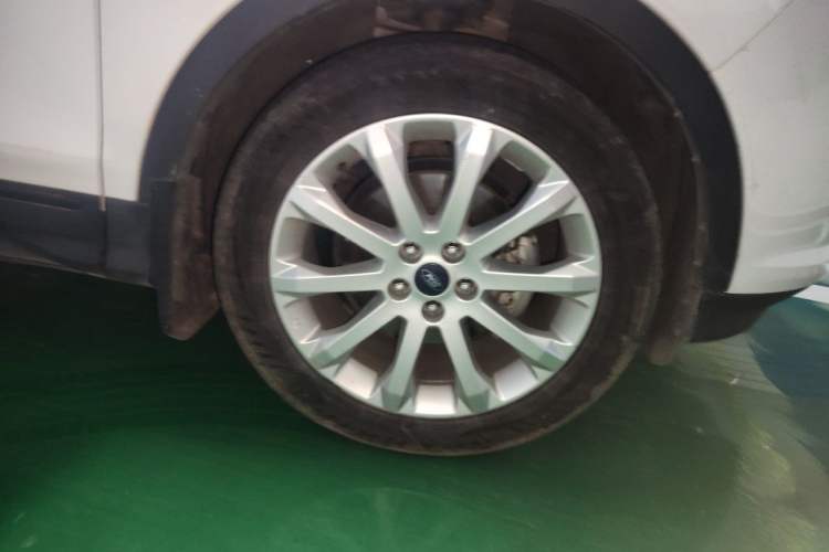 Used Ford Kuga 2013 1.6L GTDi Two-Wheel-Drive Trend Model Right Front Wheel Hub