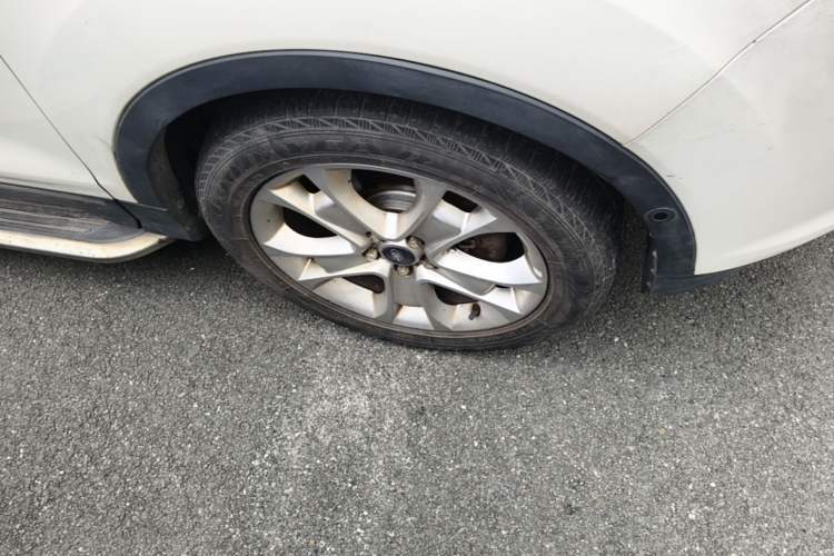 Used Ford Kuga 2013 2.0L GTDi Four-Wheel-Drive Sport Model Right Front Wheel Hub
