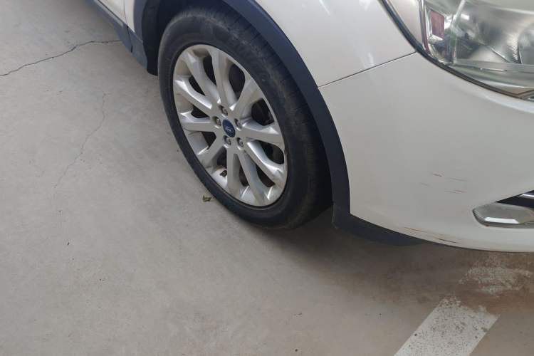 Used Ford Kuga 2013 1.6L GTDi 4x4 Elite Model Right Front Wheel Hub