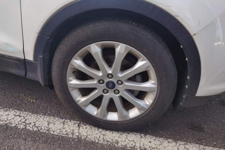 Used Ford Kuga 2013 1.6L GTDi Two-Wheel-Drive Comfort Model Right Front Wheel Hub