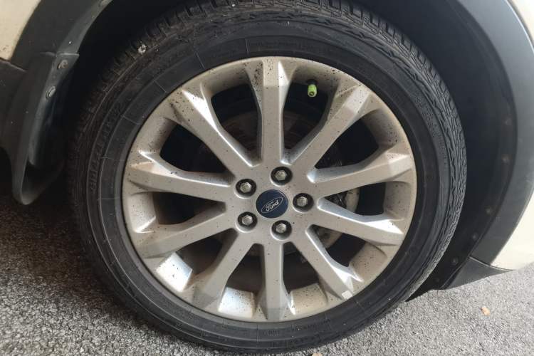 Used Ford Kuga 2013 1.6L GTDi Two-Wheel-Drive Comfort Model Right Front Wheel Hub