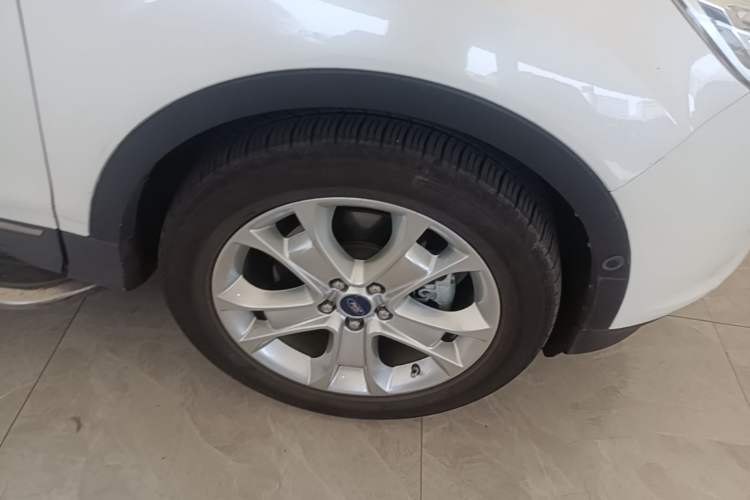Used Ford Kuga 2013 2.0L GTDi Four-Wheel-Drive Sport Model Right Front Wheel Hub