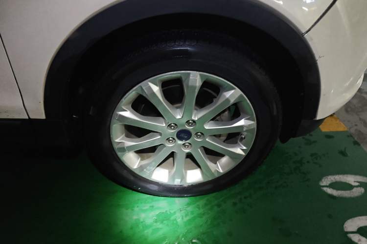 Used Ford Kuga 2013 1.6L GTDi 4x4 Elite Model Right Front Wheel Hub